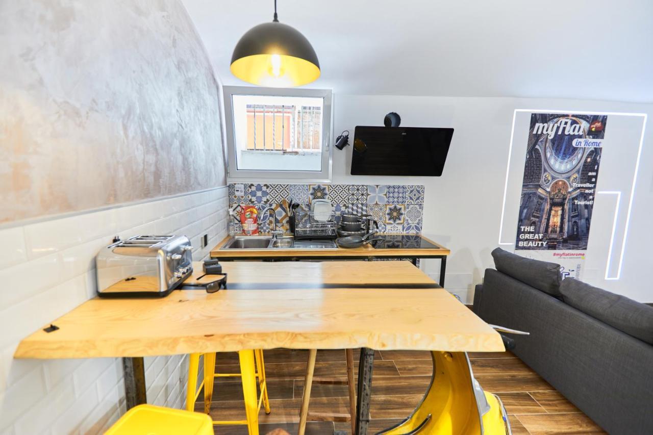 Cozy And Funny Apartment In Front Of Vatican Museums - Myflat In Рим Екстериор снимка